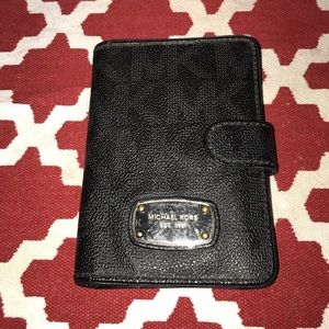 MK PASSPORT WALLET